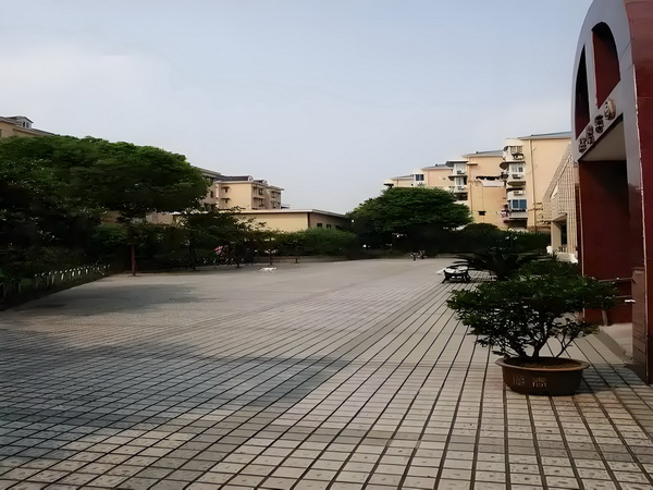 佟丽娅儿子正脸曝光，五官气质超像爸爸